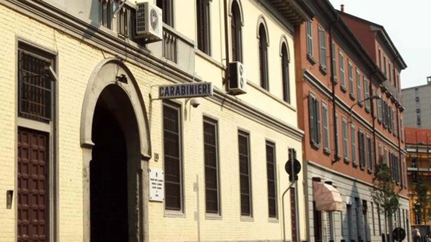 L’ingresso della caserma dei Carabinieri in via Volturno  a Monza (Rossi)