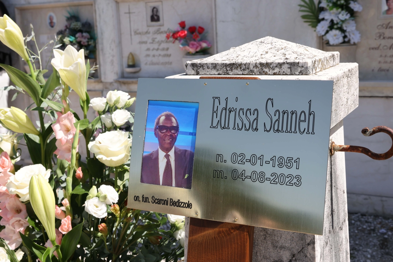 La tomba di Idris nel cimitero di Bedizzole