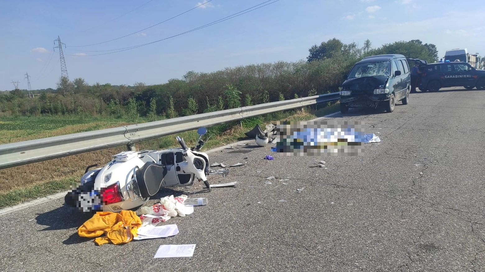 La scena dello schianto frontale a Castelnuovo Bocca d'Adda La scena dello schianto frontale a Castelnuovo Bocca d'Adda