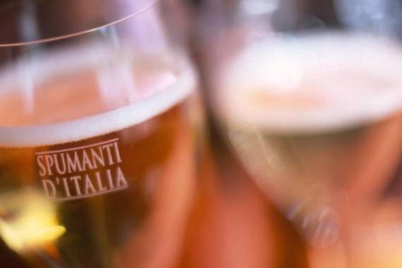 Spumante Garda Doc protagonista a Festivaletteratura