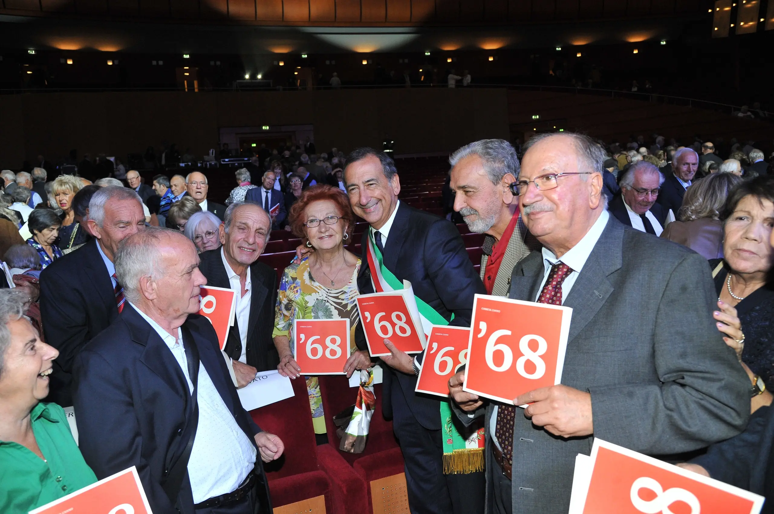 Milano, festa per le nozze d'oro: celebrate oltre 3600 coppie / FOTO