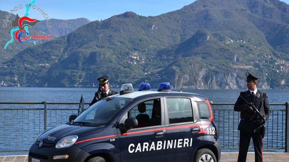 I carabinieri in pattuglia sul lago