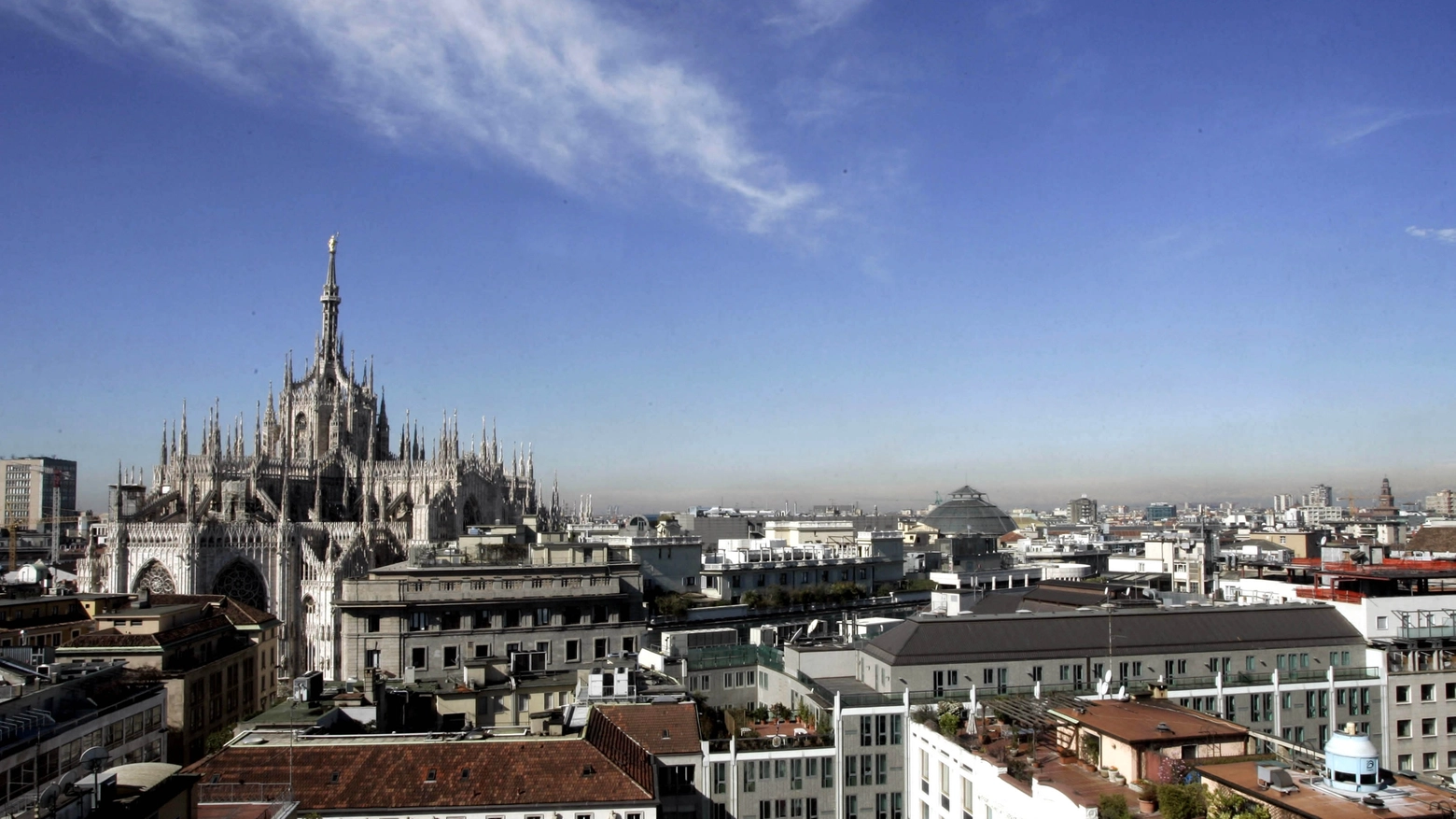 Un panorama di Milano (Archivio) Un panorama di Milano (Archivio)