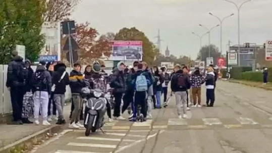 La protesta dei ragazzi dell'Archimede (De Pascale) La protesta dei ragazzi dell'Archimede (De Pascale)