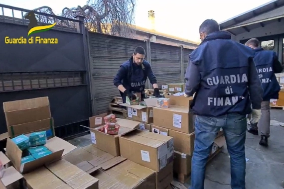 Le sigarette sequestrate dalla Guardia di finanza