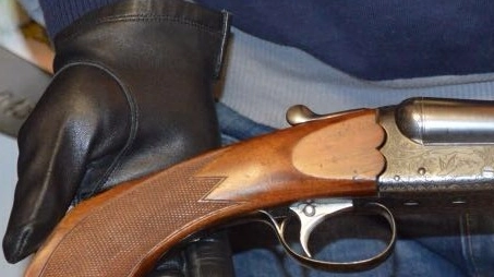 Un fucile a canne mozze sequestrato al gruppo criminale