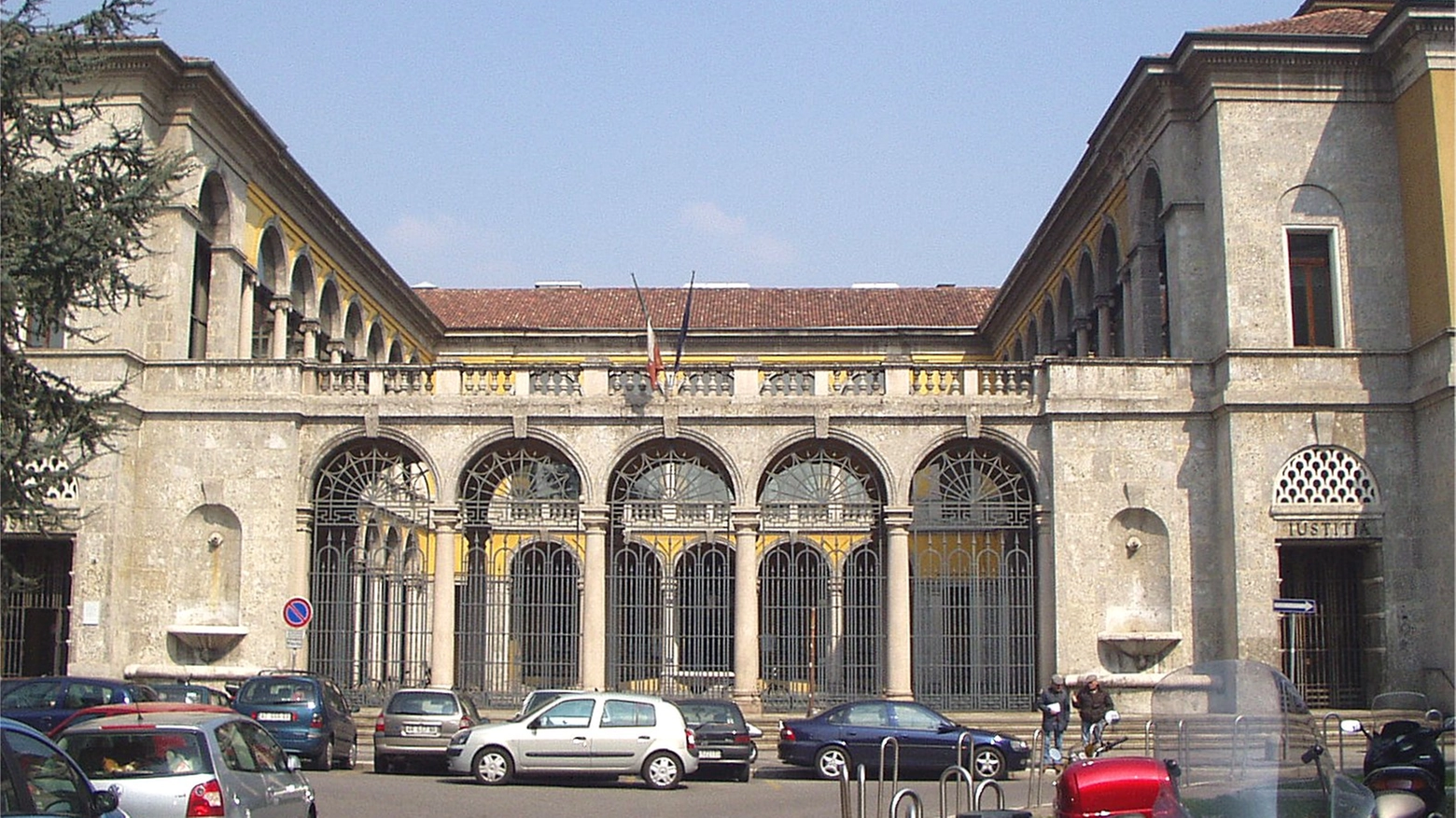 Il Palazzo di Giustizia di Monza Il Palazzo di Giustizia di Monza