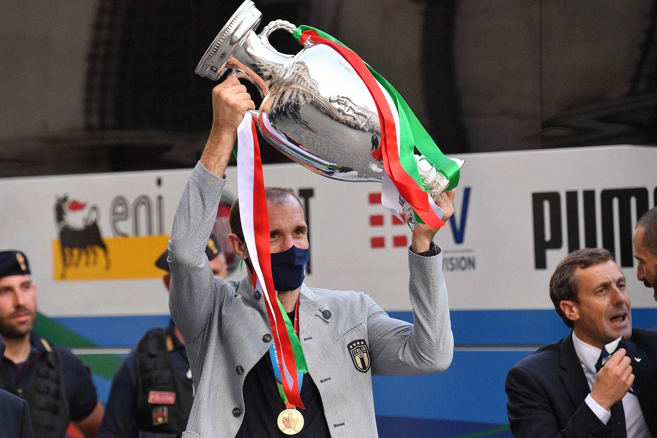 Giorgio Chiellini con la Coppa