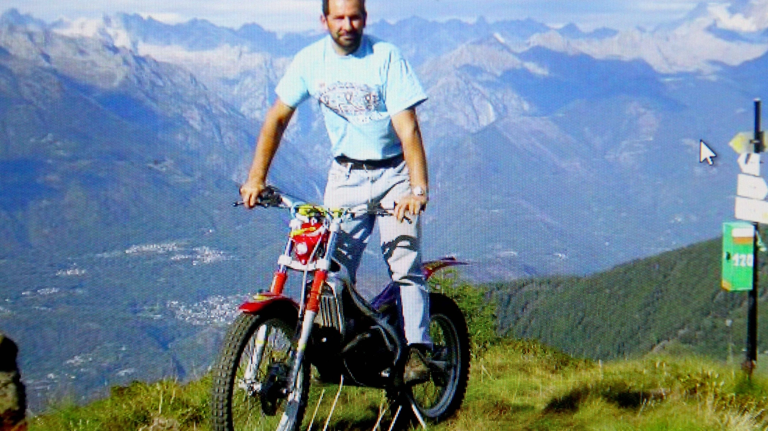 Lino Gavazzi in sella alla sua moto da Trial