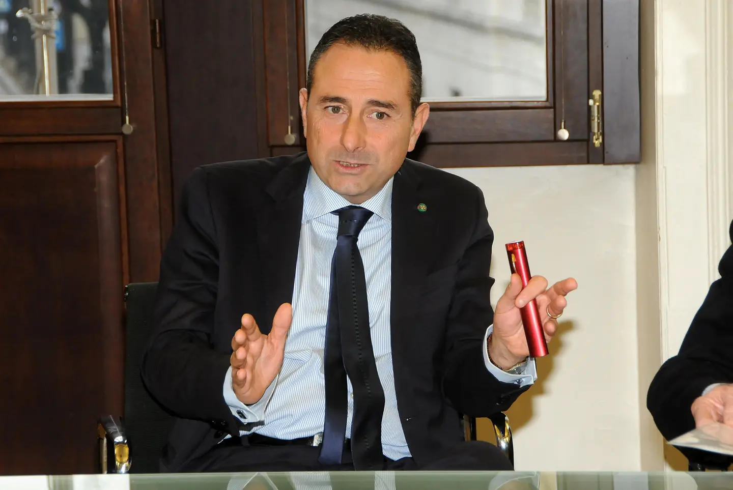 Regali di Natale, a Legnano lo shopping fa respirare il commercio: "C'è più fiducia"
