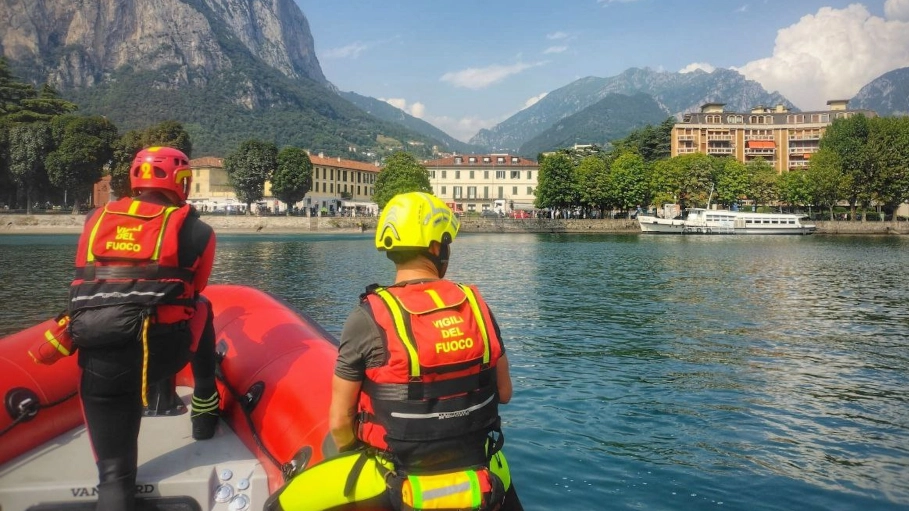 I soccorritori durante le ricerche del profugo annegato I soccorritori durante le ricerche del profugo annegato