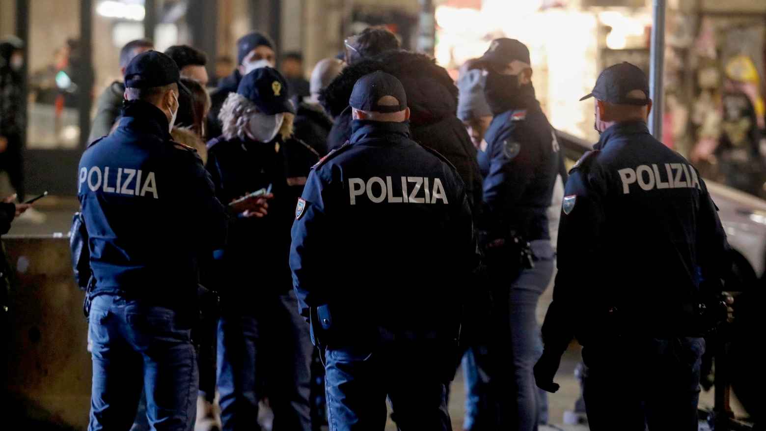Polizia in Duomo a Milano (archivio)