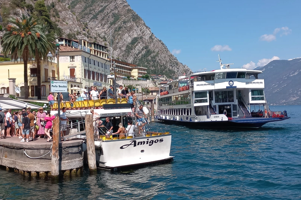 I traghetti per spostarsi sul lago