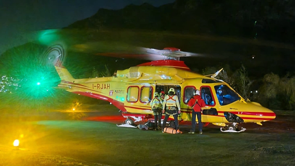 I soccorritori dell'eliambulanza al Bione di Lecco