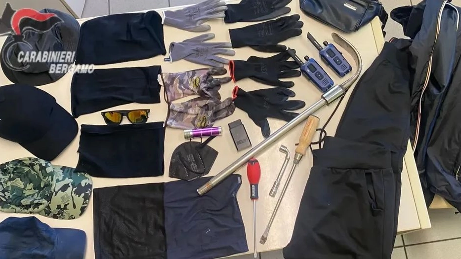 Urgnano, il materiale sequestrato dai Carabinieri a quattro malviventi