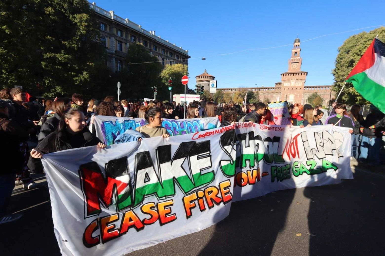 Gli studenti in piazza Castello