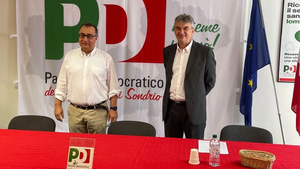 Michele Iannotti con il consigliere regionale Fabio Pizzul nella sede del partito