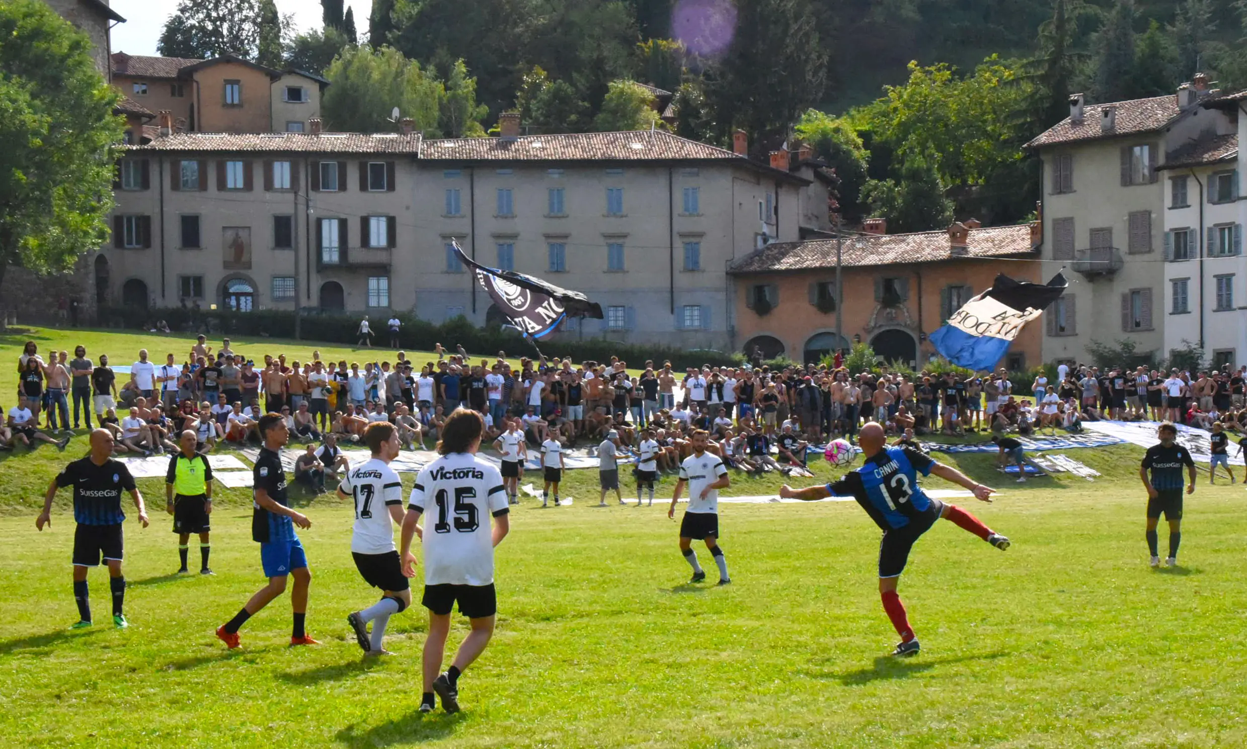 Atalanta contro Francoforte, i tifosi festeggiano insieme