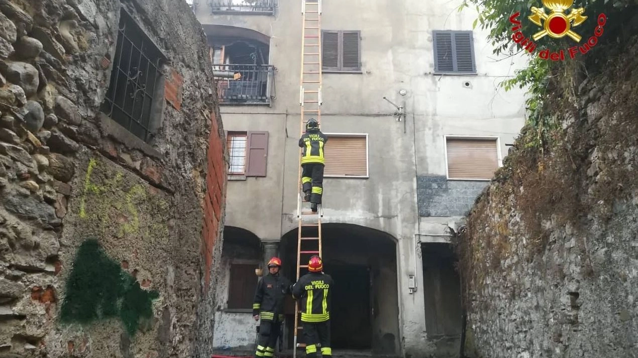 Vigli del fuoco in azione a Brenta
