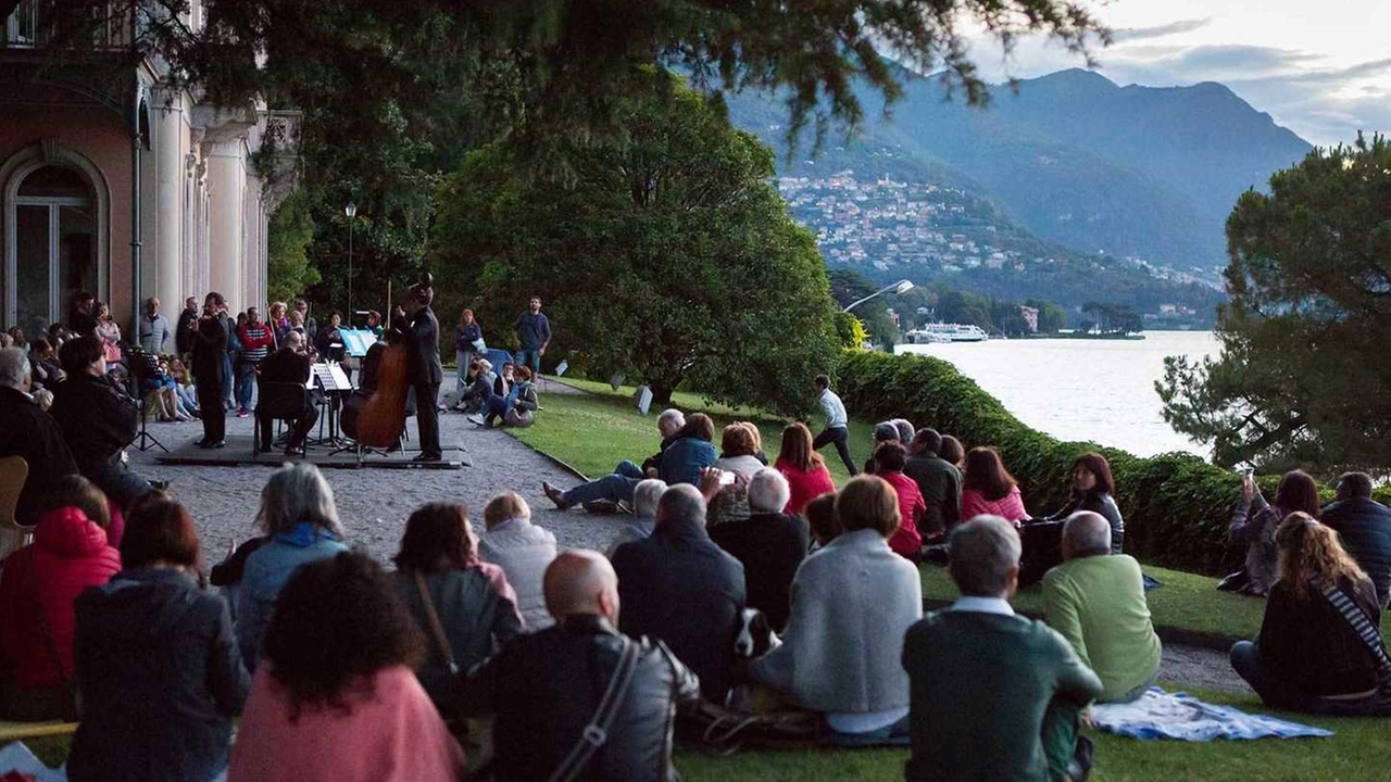 Como, tredici ore a Villa Del Grumello: maratona di talenti musicali dal concerto nel buio all’alba