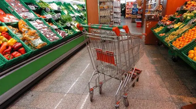 Card regalo per la spesa, scatta la distribuzione ai cittadini più fragili