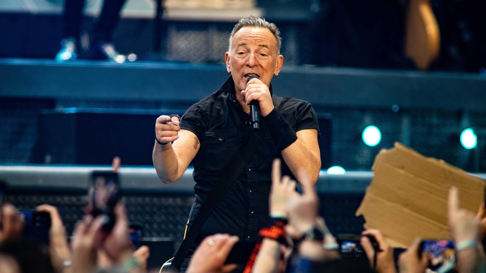 Bruce Springsteen, 73 anni, ha conquistato anche Monza. Ma critiche all'organizzazione