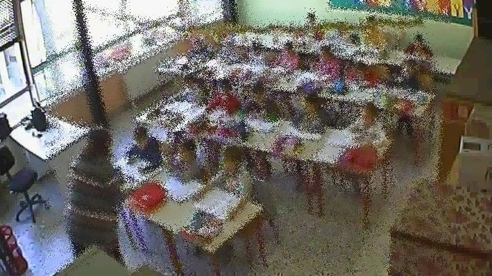Immagine ripresa dalle telecamere dell'aula in cui insegnava la maestra