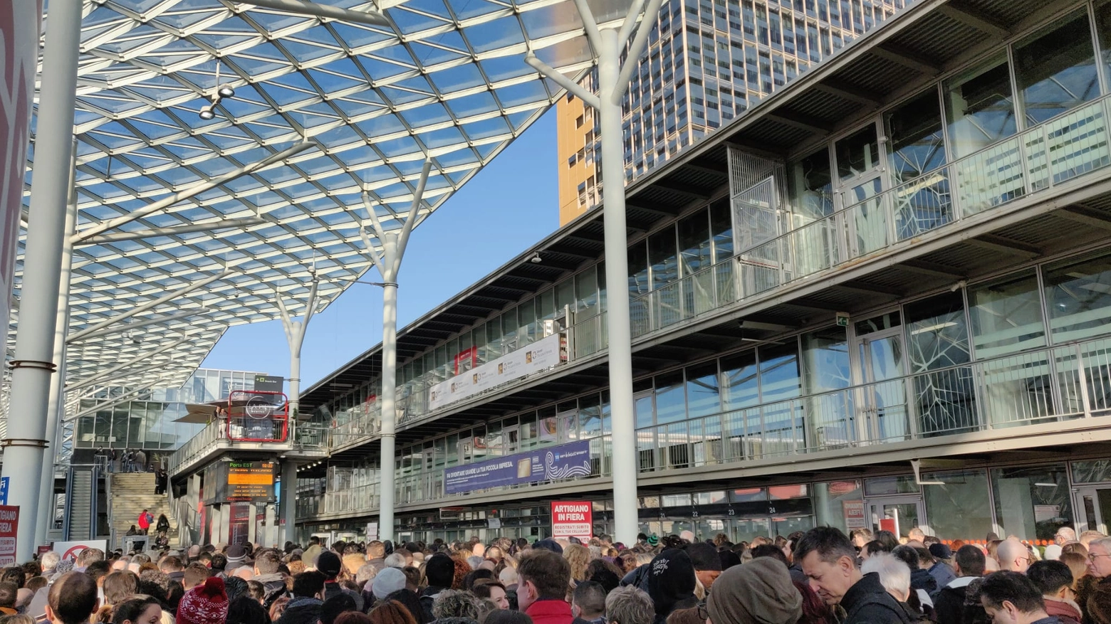 Folla per l'apertura dell'Artigiano in Fiera 2019 