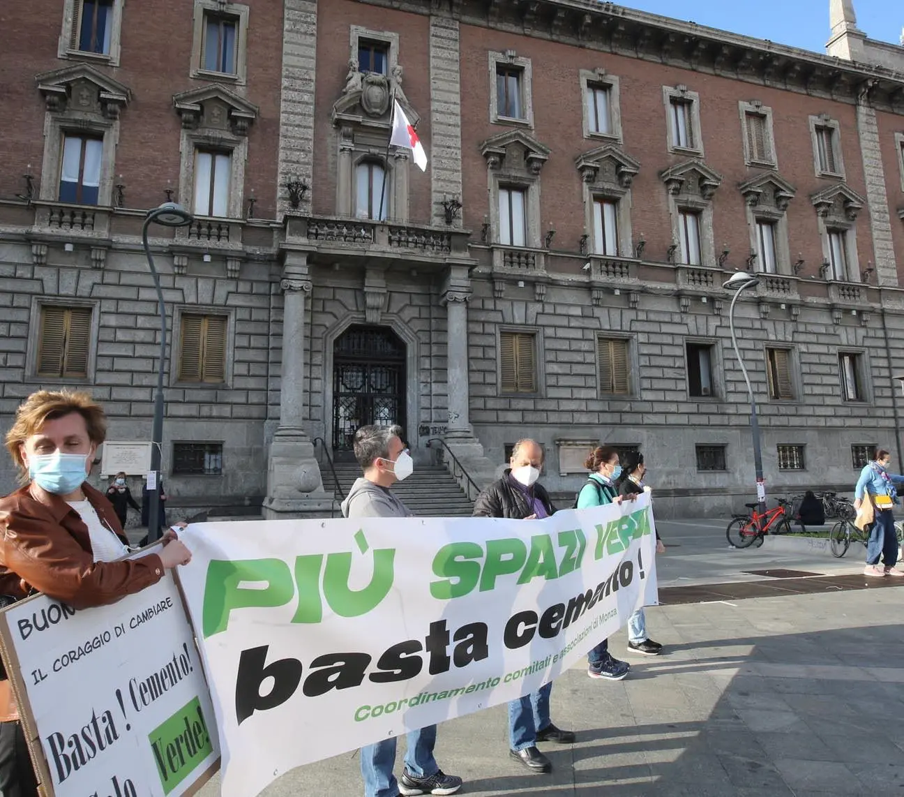 "Non votate quella variante o arriverà una colata di cemento"