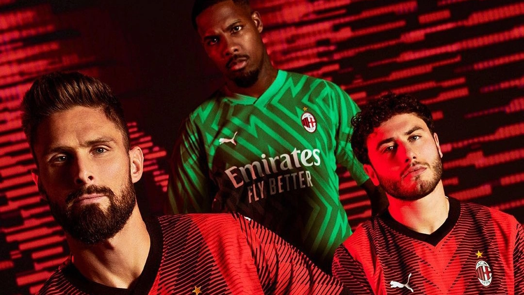 Olivier Giroud e il capitano Davide Calabria con la maglia 2023-24 del Milan (Instagram Olivier Giroud)