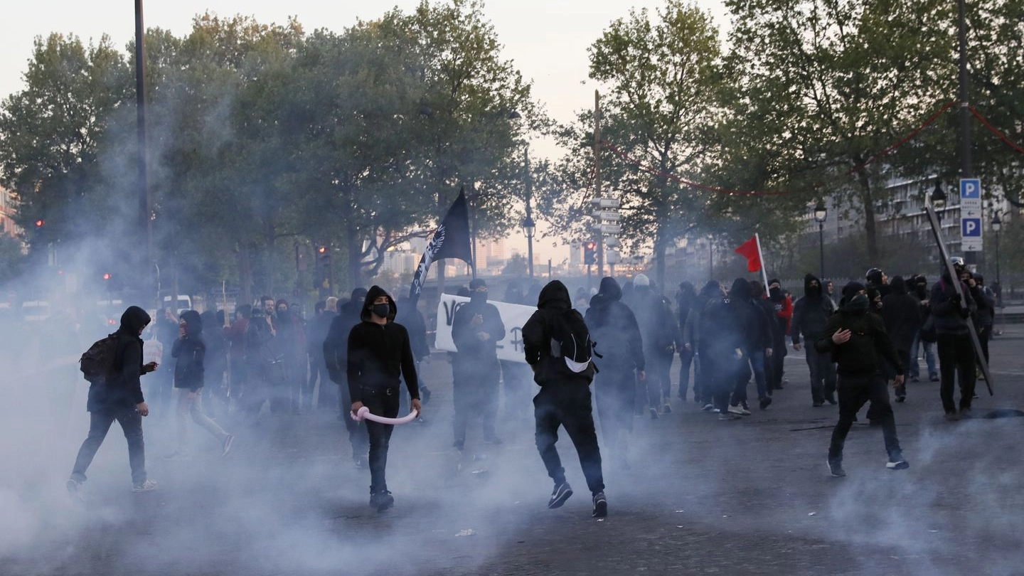 Elezioni Francia, scontri a Parigi (Afp)