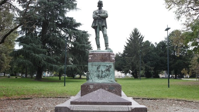 Il monumento al generale Sirtori a Milano
