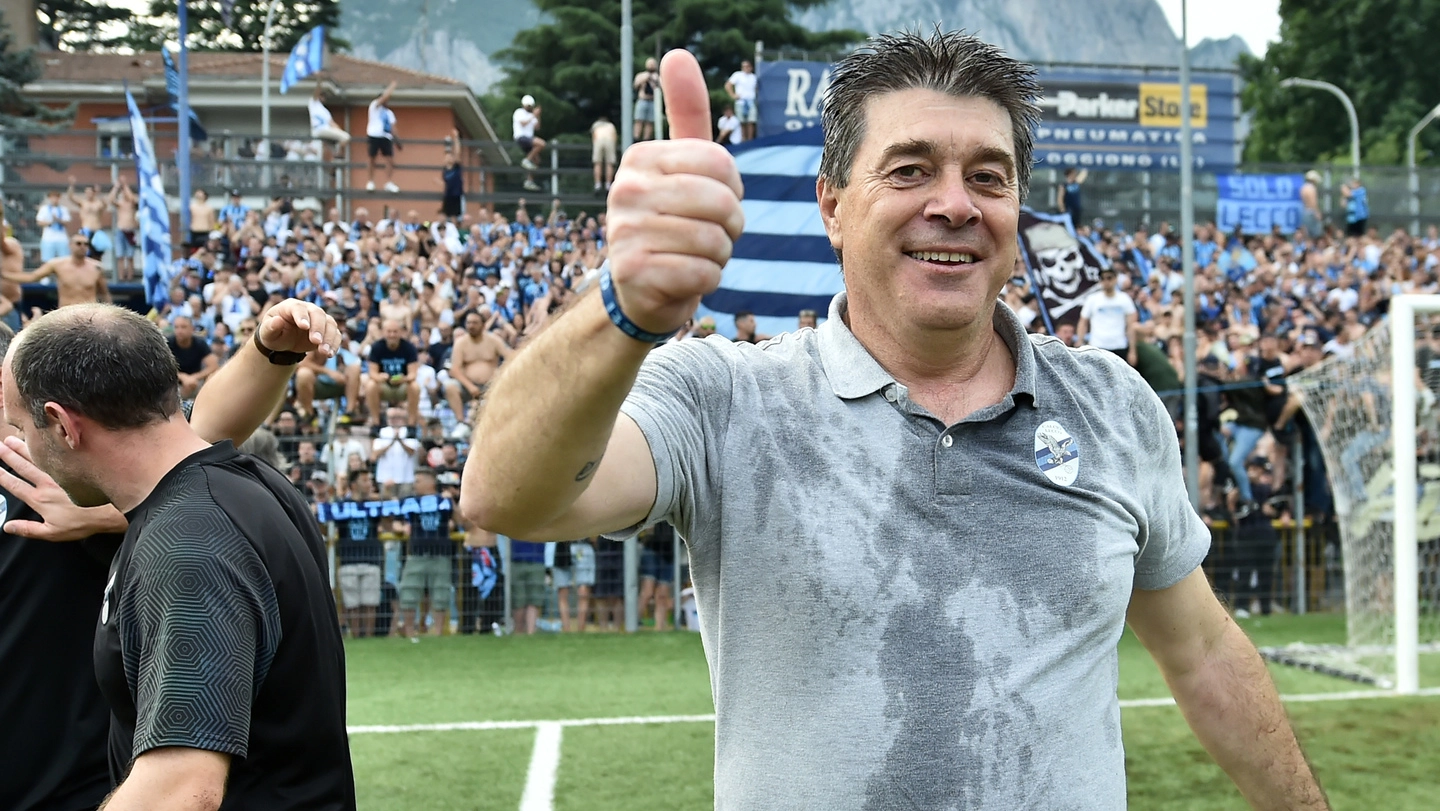 L'allenatore del Lecco Luciano Foschi nel giorno della promozione in B conquistata sul campo