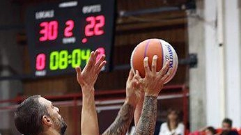 90-74 alla Robur et Fides Varese. Sabato l’esordio in campionato. Eliantonio: "Dobbiamo crescere. nella gestione e nei tiri da tre"