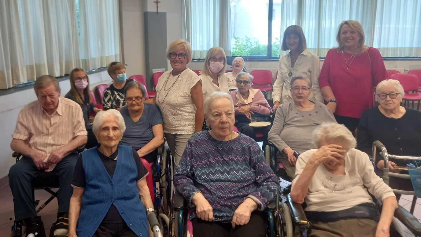 Il sindaco agli ospiti della Rsa: "Ecco le opere pubbliche in città" Il sindaco agli ospiti della Rsa: "Ecco le opere pubbliche in città"