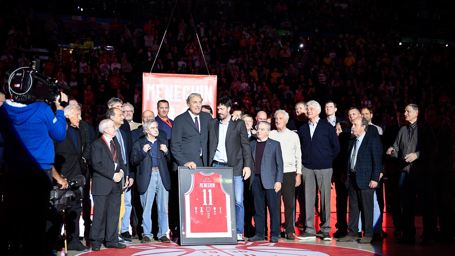 Basket, l'Olimpia Milano ritira la maglia di Dino Meneghin