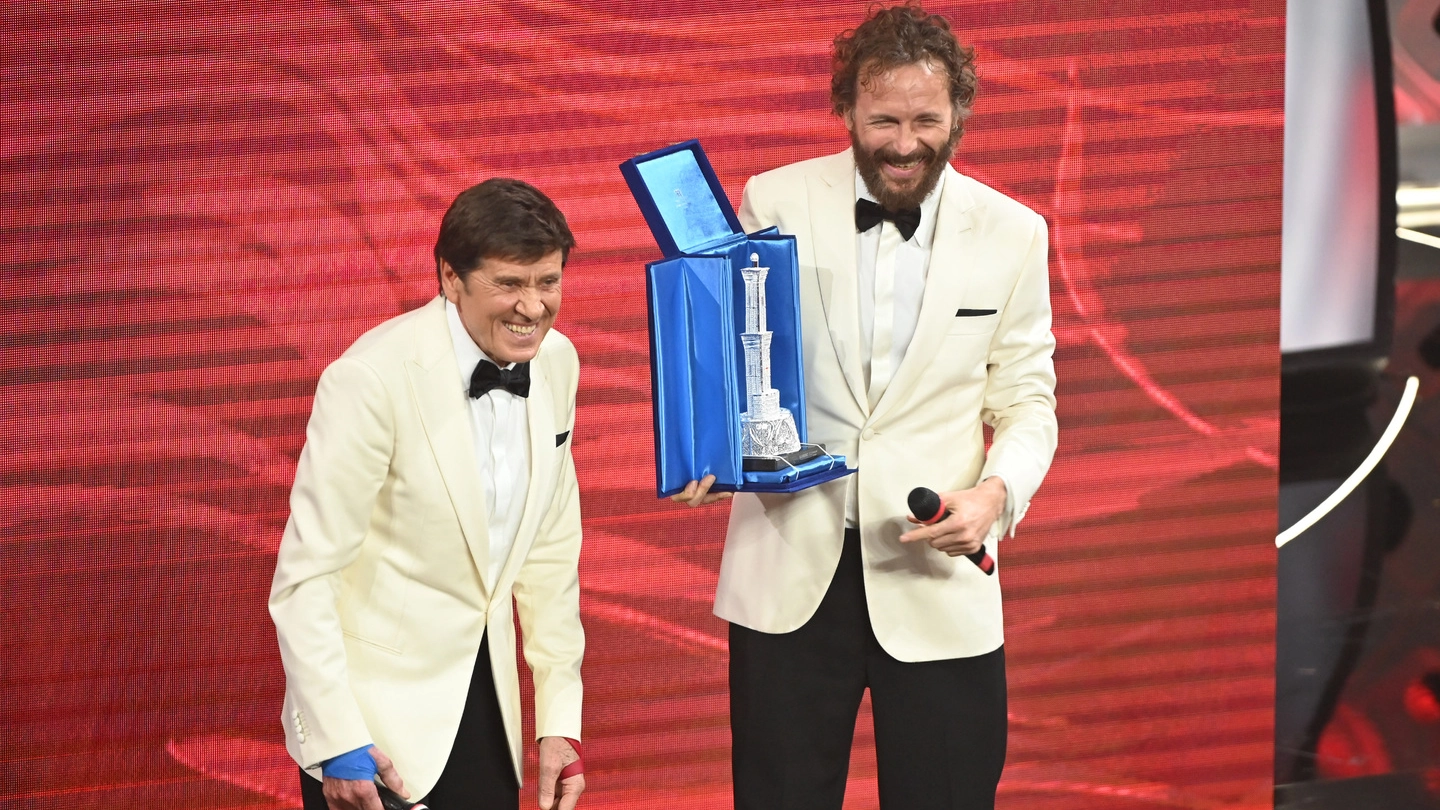 Gianni Morandi e Jovanotti premiati per la miglior cover della serata