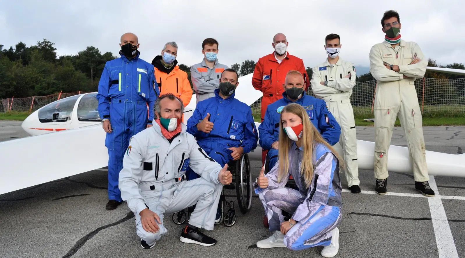 I campioni del volo a vela si danno la mano nel cielo comasco