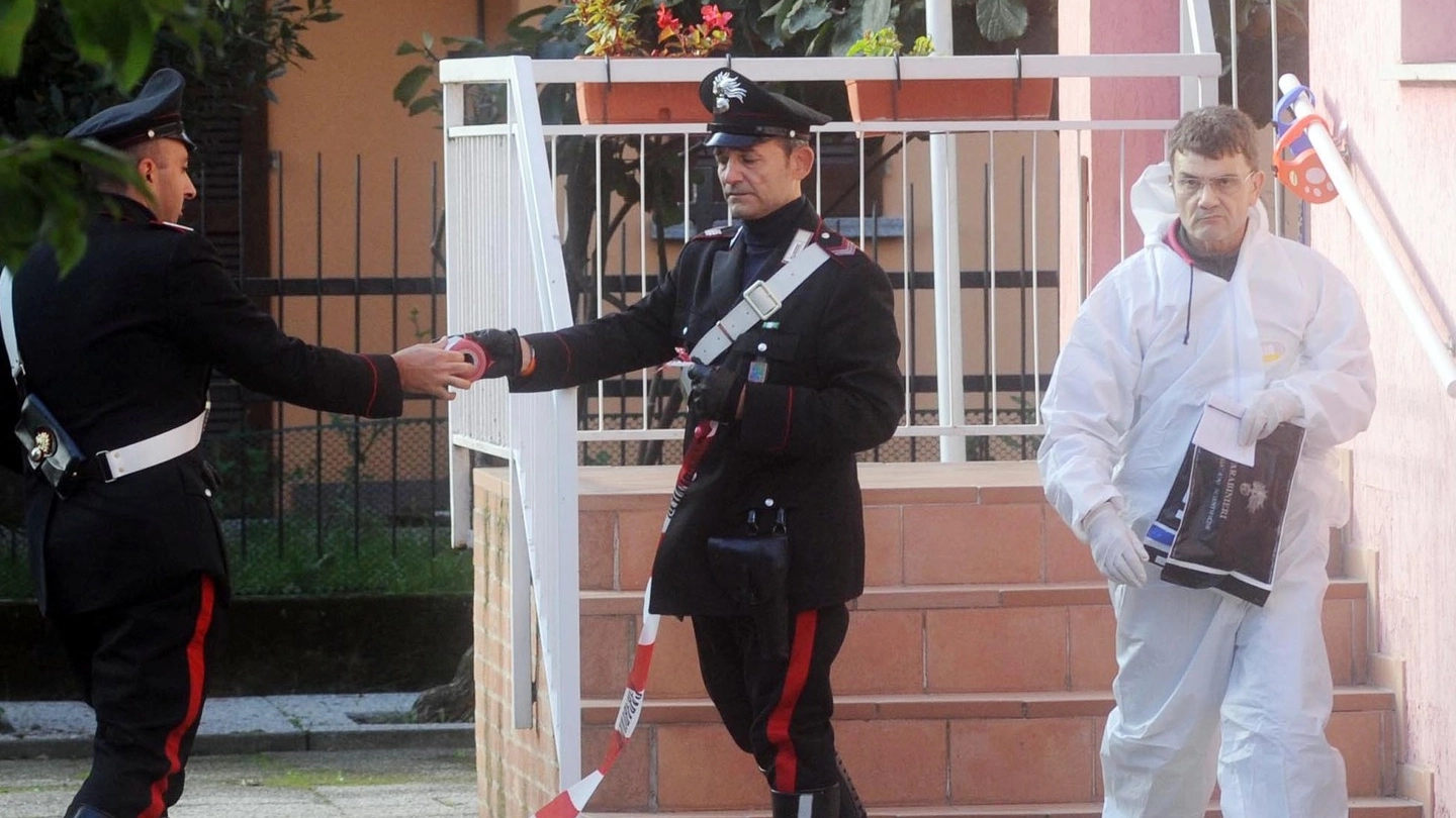 Carabinieri e Ris di Parma in azione nella villetta di Vaprio
