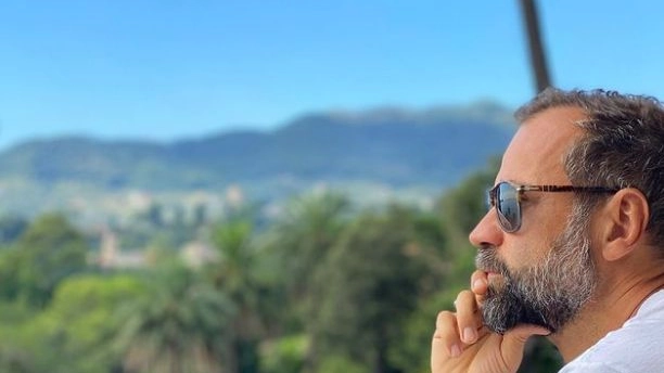 Fabio Volo, a Milano la prima mostra fotografica: le stampe in vendita per beneficenza