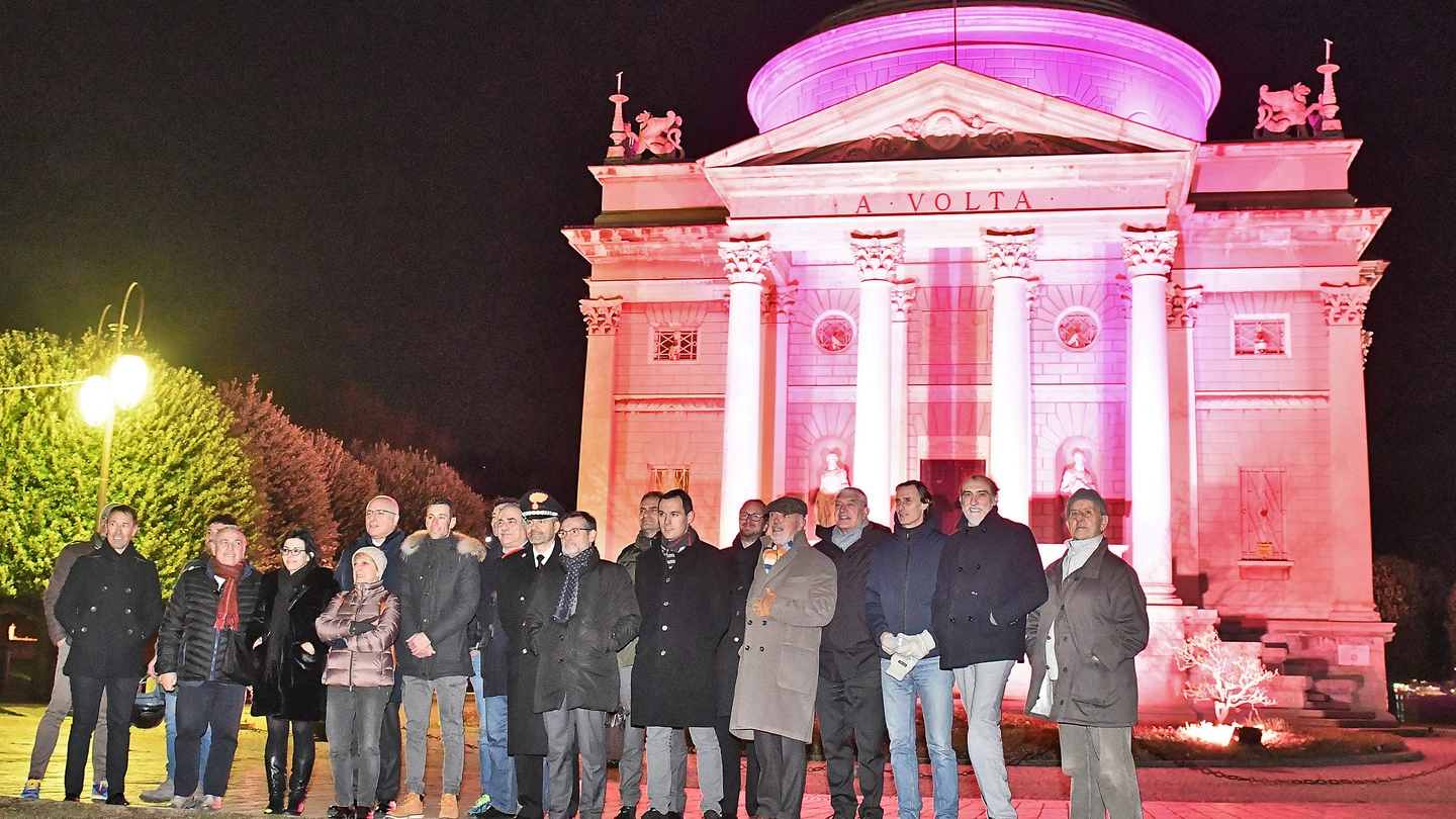 Il Tempio Voltiano in rosa in omaggio al Giro