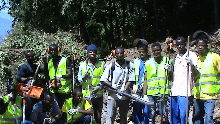 I ragazzi  hanno collaborato alla manutenzione e pulizia del tratto di strada nel Comune di Morbegno in località Torchi Bianchi 