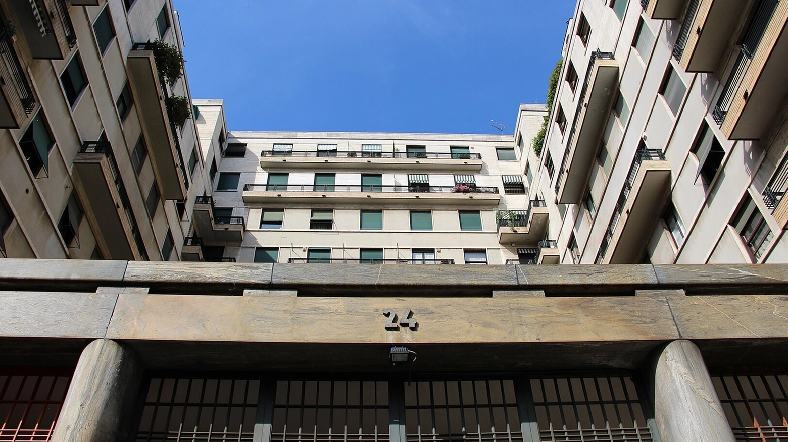 Casa della Fontana, in viale Vittorio Veneto 24, in zona Porta Venezia a Milano Casa della Fontana, in viale Vittorio Veneto 24, in zona Porta Venezia a Milano