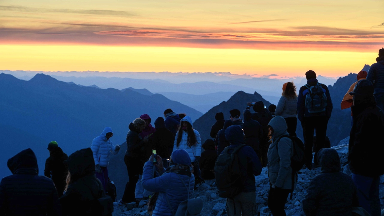 A Monte Isola si conclude la festa delle Luci A2A, mentre sul ghiacciaio Presena sarà inaugurata la rassegna Alba in Quota: ecco tutti gli eventi