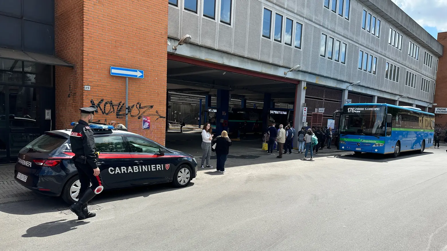 Incendio all'interno dei garage di via Monti, evacuata l'autostazione
