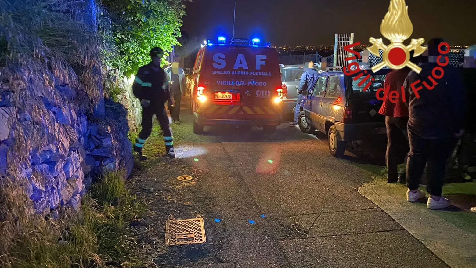I vigili del fuoco intervenuti sul posto I vigili del fuoco intervenuti sul posto