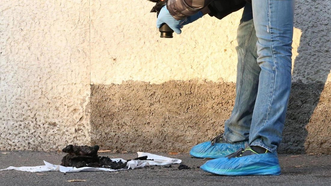 Bomba alla scuola di polizia. Anarchico in carcere Bomba alla scuola di polizia. Anarchico in carcere