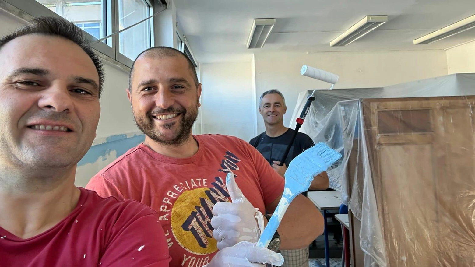 Una sala per gli insegnanti Il direttore trova lo spazio A imbiancarla sono i papà Una sala per gli insegnanti Il direttore trova lo spazio A imbiancarla sono i papà