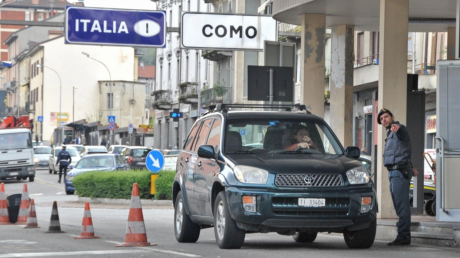 Frontalieri, accordo approvato  Vecchi e nuovi lavoratori divisi