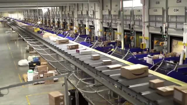 Un centro di smistamento di Poste Un centro di smistamento di Poste